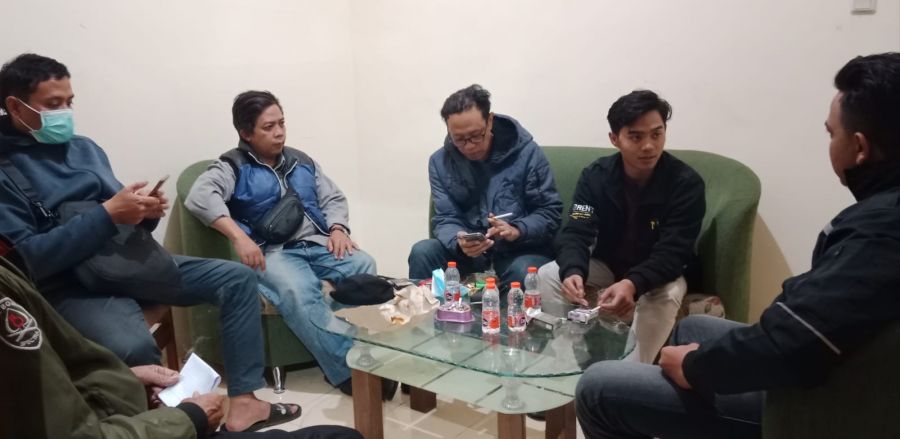 Agus Adianto Wartawan Kota Batu Bantu Ojol Korban Pembegalan di Jalan Melati Pesanggrahan