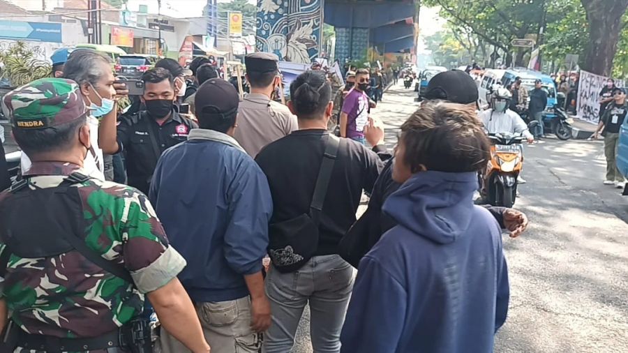 Aksi Demo SPI Dibubarkan, Warga: Kami Merasa Terganggu Sekali