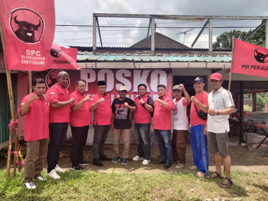 Anggota DPRD Banyuwangi Bersama PSMTI Berbagi Kepada Korban Banjir Bandang Kalibaru