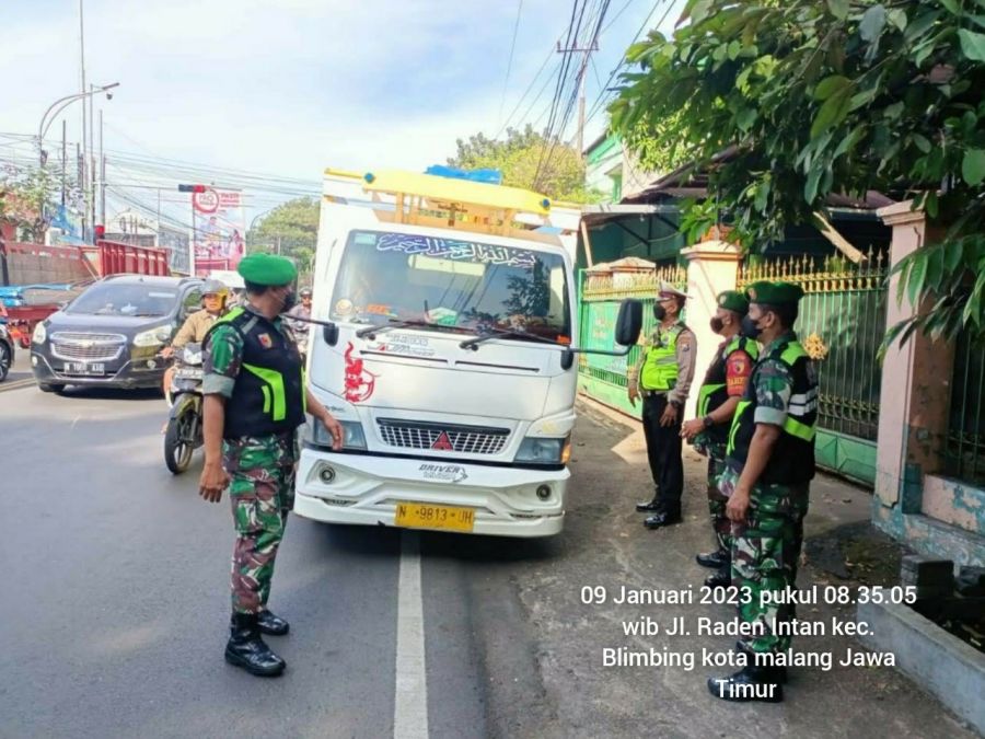 Anggota Jajaran Kodim 0833 Pantau Pos PMK