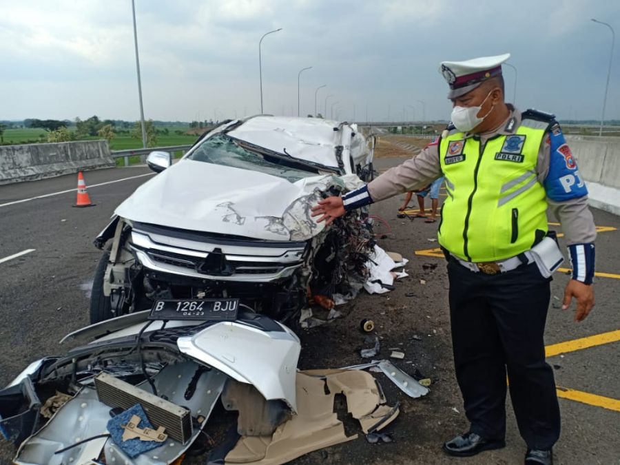 Artis Vanessa Angel dan Suami Dikabarkan Meninggal Akibat Kecelakaan di Jalan Tol Jombang