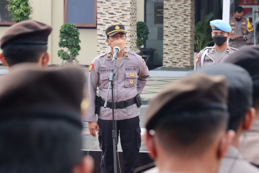 Bangun Semangat Anggota, Kapolres Batu Ajak Personilnya Gelorakan Yel-yel Saat Apel Pagi