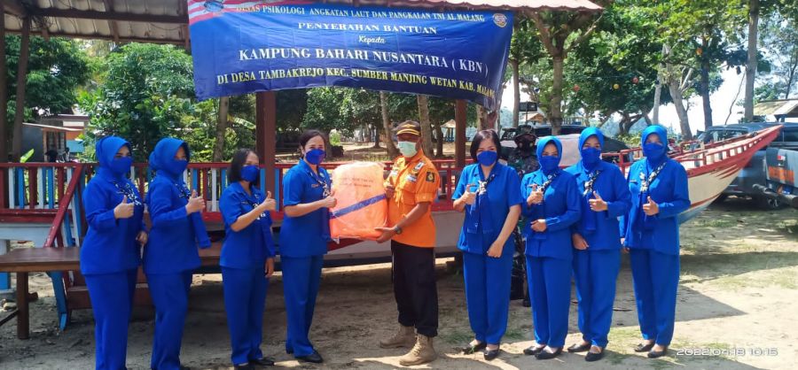 Bansos Life Jacket Lanal Malang dan Dispsial Untuk Kelompok Masyarakat Maritim Tambakrejo