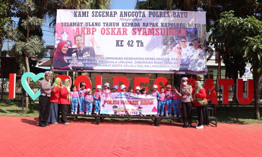 Barisan Anak TK Kunjungi Polres Batu, Belajar Menjadi Polisi Cilik