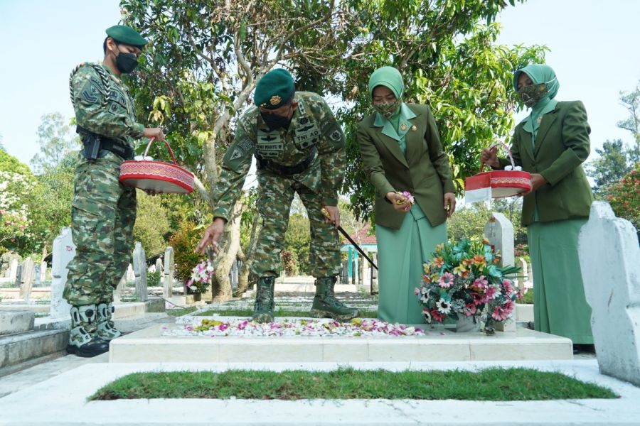 Ziarah, Bentuk Penghormatan Pangdivif 2 Kostrad Kepada Arwah Para Pahlawan di Malang