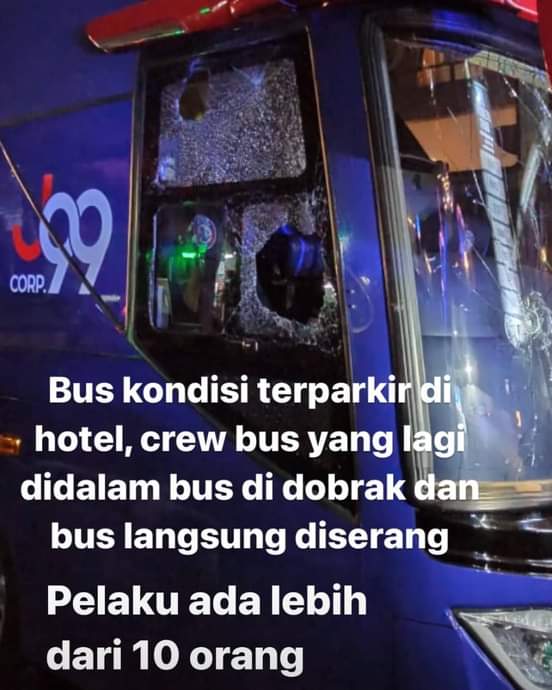Bus Arema FC Diserang Oknum Saat Berada di Yogyakarta