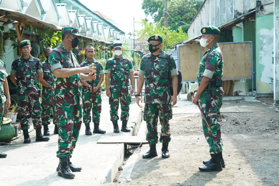 Dalam Tinjauannya, Pangdivif 2 Kostrad Meminta Agar Renovasi Rumah Prajurit Segera Diselesaikan 