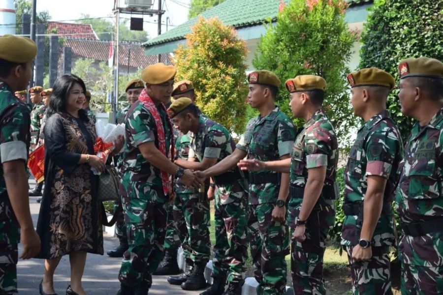 Danpussenarmed Kunjungi Yonarmed 12/ Divif 2 Kostrad