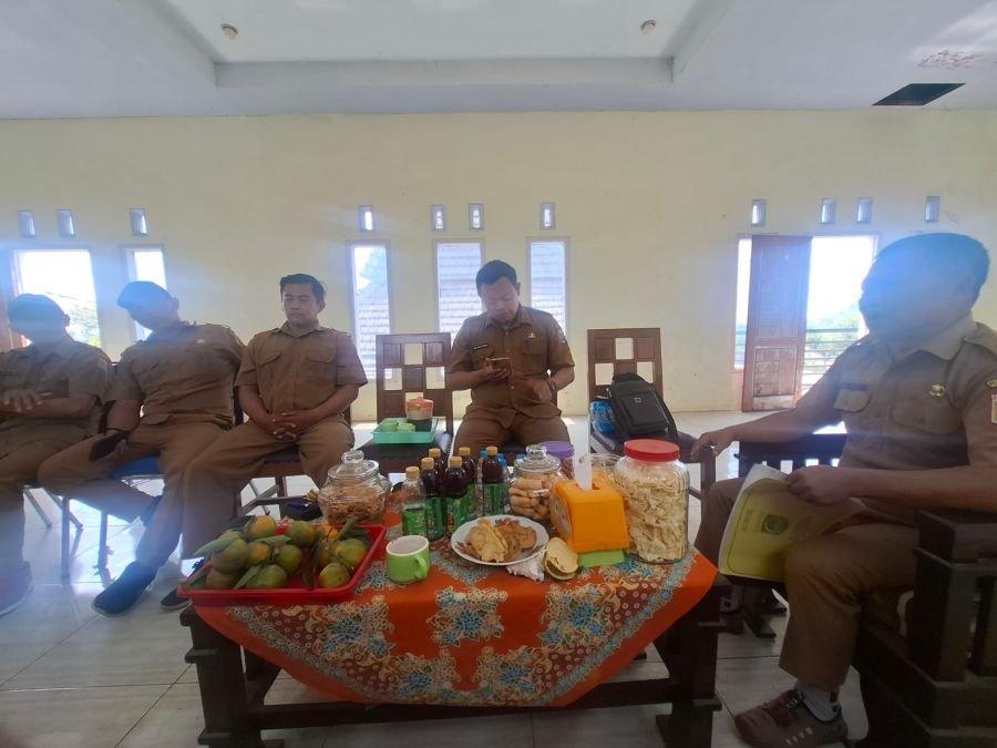 Digaji Negara Tapi Malas Ngantor, Perangkat Desa Sumberejo Disemprot Camat, Kasun Jajang Mangkir