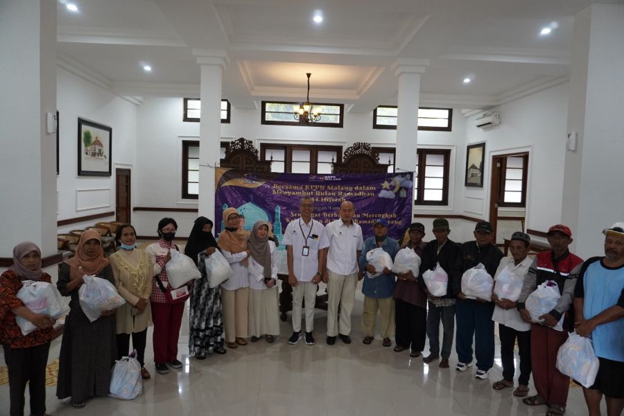 DJPb Peduli, KPPN Malang Berbagi Bingkisan Lebaran
