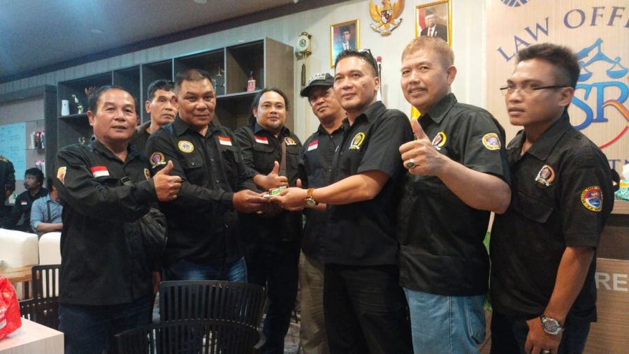 DPD AWPI Jatim Bagikan Ratusan Takjil Gratis Meriahkan HUT AWPI ke 10 