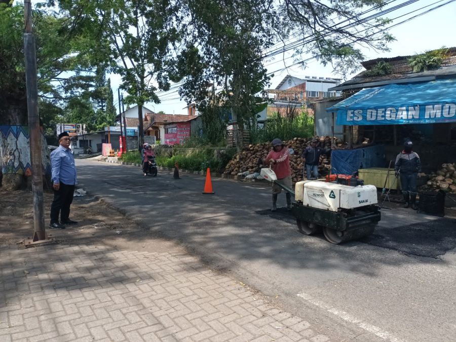 DPUPR Pemkot Batu Perbaiki Jalan, Utamakan Kenyamanan dan Wisatawan