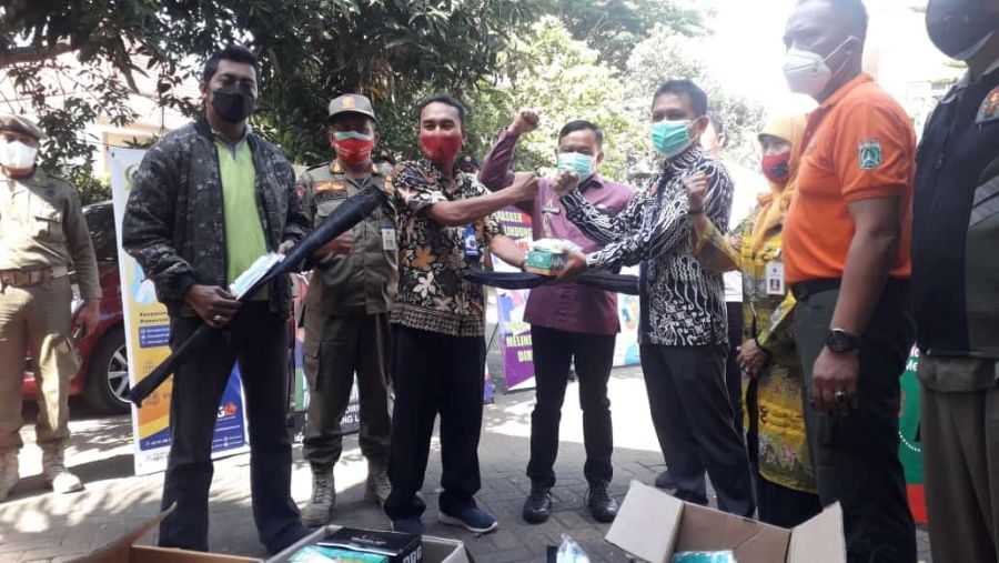 Forum Komunitas HRD Kabupaten Malang Peduli, Bagikan X Banner, Masker dan Sanitizer