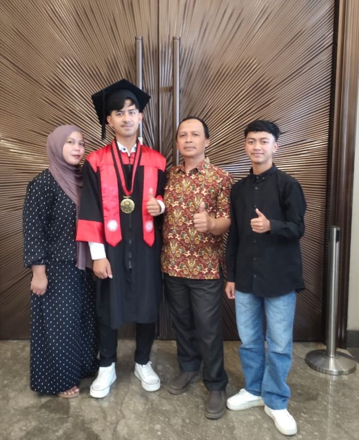 HASIB AS SYIFA, S.H. RESMI WISUDA FAKULTAS HUKUM UNIVERSITAS WISNUWARDHANA MALANG TAHUN 2025/2026