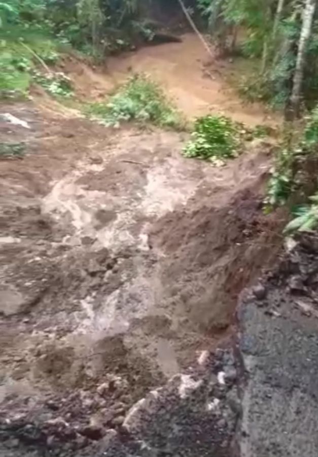 Jalan Desa Sumakul Longsor, Ketua AWPI DPC Kab. Malang Minta Dinas Terkait Lakukan Perbaikan