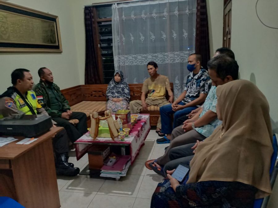 Jalin Silaturahmi, Babinsa Koramil 0833 Gelar Komunikasi Sosial Dengan Warga Binaannya