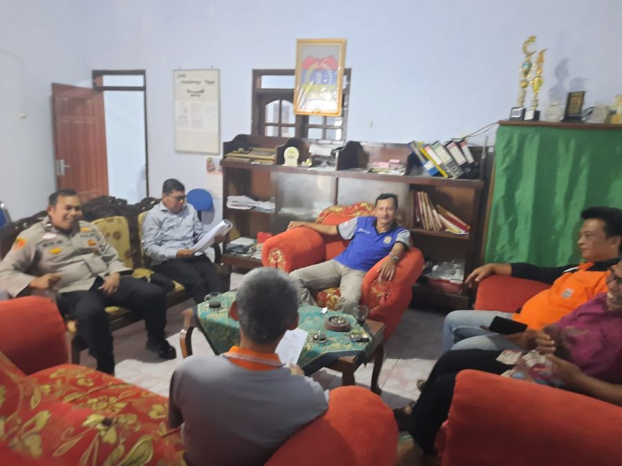 Jumat Curhat Kapolsek Pagak Bersama Bhabinkamtibmas dan Kades Pandanrejo 