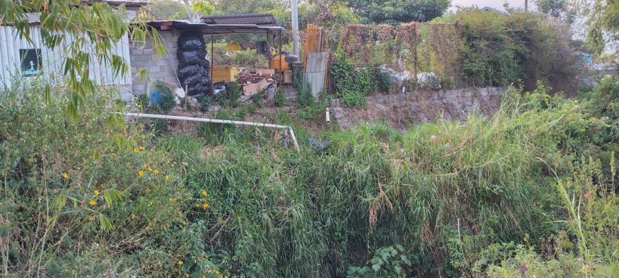 Kali Curah Bawah JTP 2 Dipenuhi Sampah, Pihak Manajemen Mempertanyakan yang Buang Siapa?