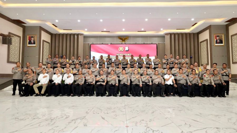 Kapolda Jatim Resmi Lantik Dirlantas dan Karumkit Bhayangkara Tk.II Jatim Bersama 12 Kapolres