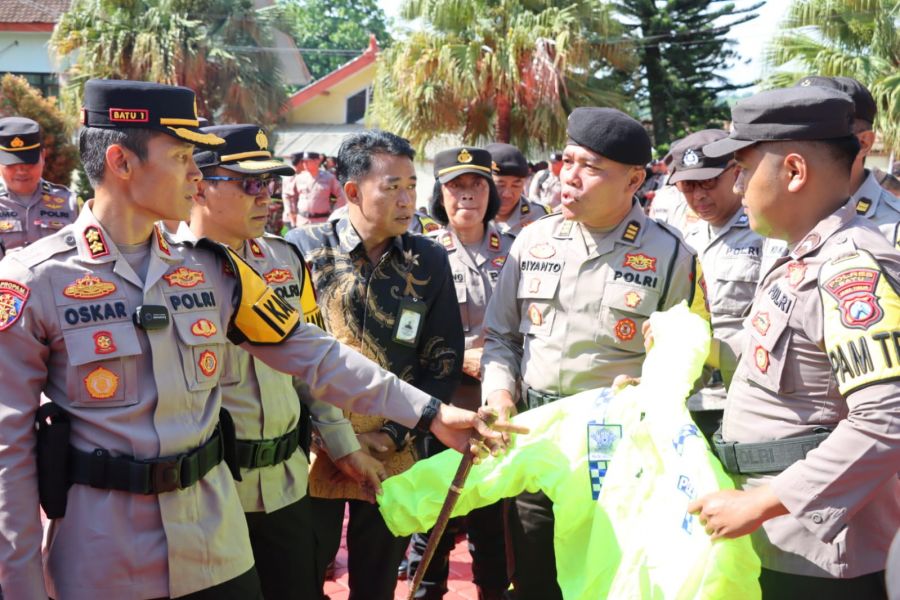 Kapolres Batu Berangkatkan 320 Personel Untuk Amankan Pemilu 2024