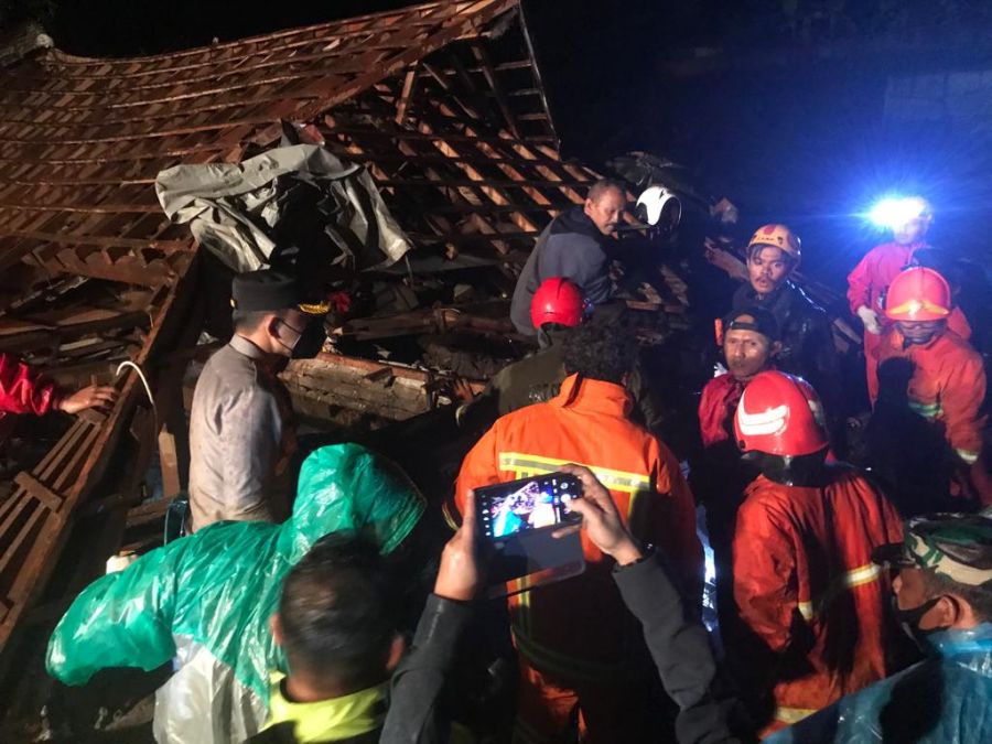Kapolres Batu Bersama Forkopimda Tinjau Langsung Lokasi Banjir Bandang