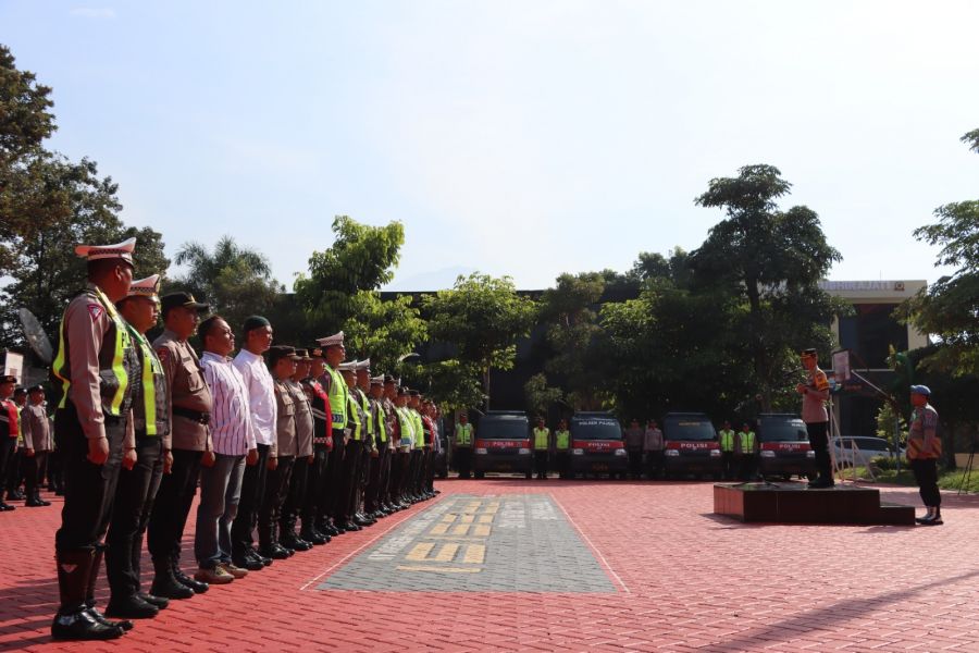 Kapolres Batu Pimpin Apel Kesiapan Anggota, Pastikan Tour De Panderman Berjalan Lancar
