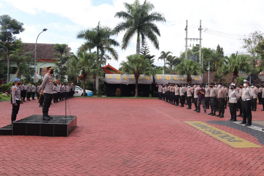 Kapolres Batu Pimpin Apel Pengecekan Personel Pasca Pam Malam Tahun Baru
