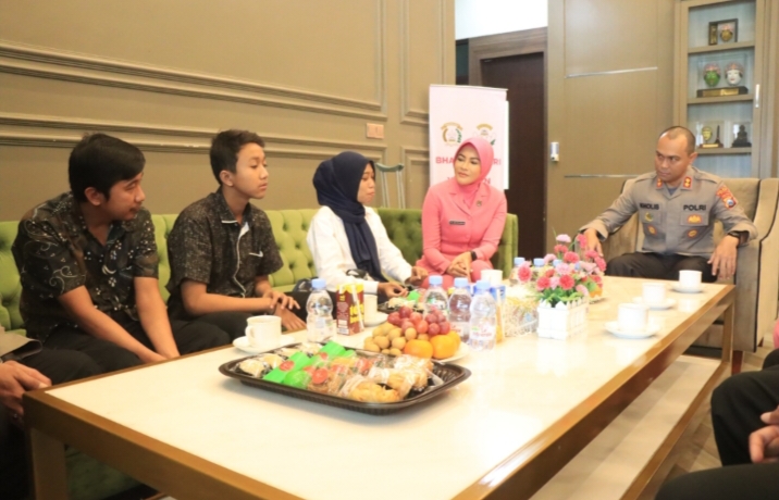 Kapolres Malang Berikan Harapan Baru Bagi Difabel Melalui Bantuan Alat Bantu Dengar
