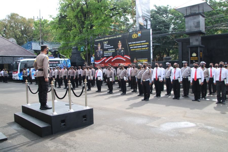 Kapolresta Malang Kota Berikan Penghargaan Bagi Anggota Berprestasi