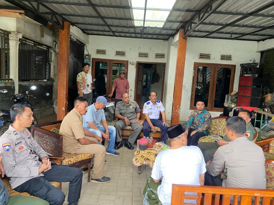 Kapolsek Tumpang Merespon Langsung Saran dan Keluhan masyarakat Melalui Jumat Curhat