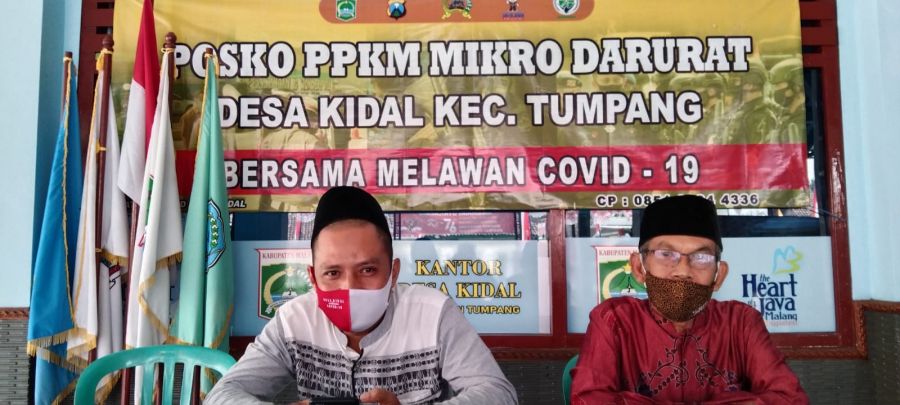 Kepala Desa Kidal Bersama Sekretaris Desa Mengucapkan Dirgahayu Kemerdekaan RI ke-76