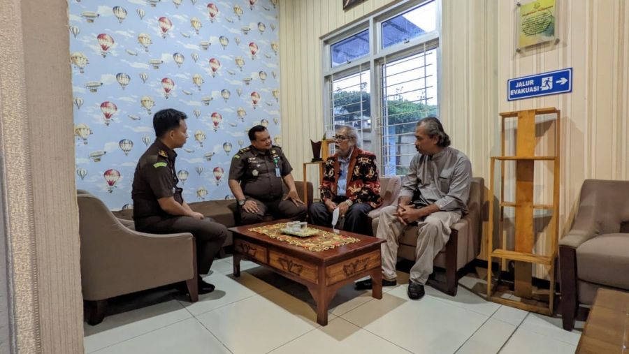 Komnas Perlindungan Anak, Ariest Merdeka Sirait Datangi Kejaksaan Negeri Batu