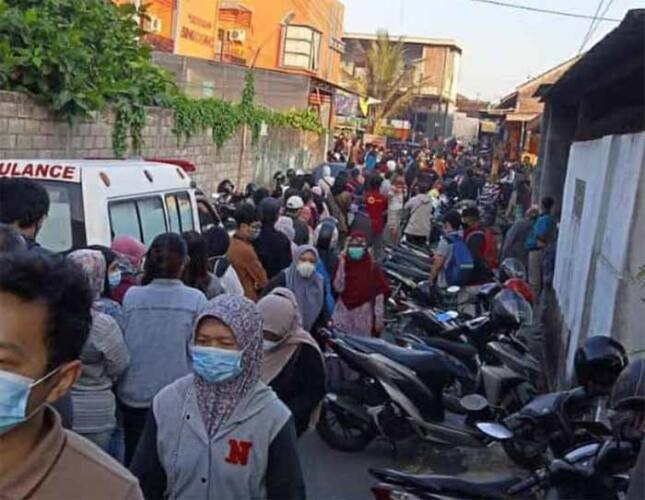 Kuota Vaksin Terbatas, Ratusan Warga yang Mengantri di Puskesmas Singosari Terpaksa Dipulangkan