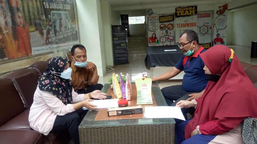 Kurator Kadin Kota Batu Verifikasi Produk Unggulan Kuliner Sekolah SPI Kota Batu