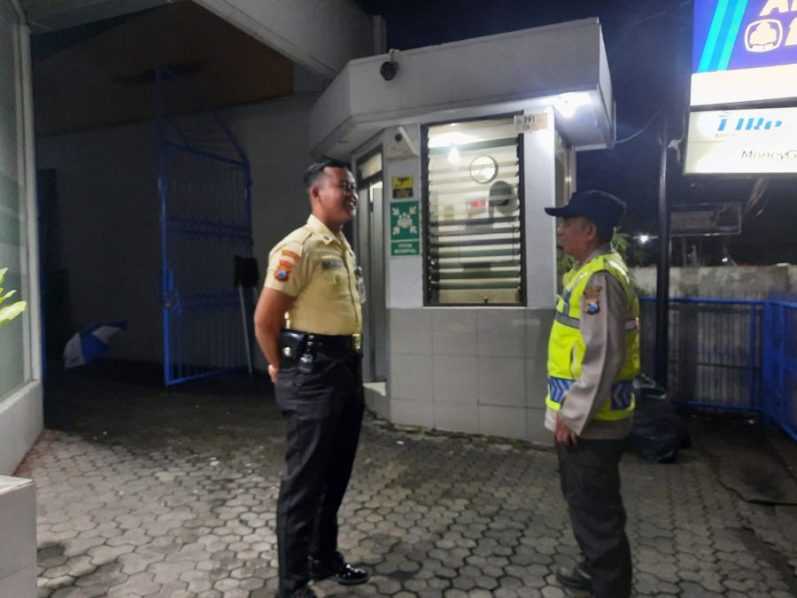 Lakukan Patroli Objek Vital Polsek Tumpang Lakukan Dialogis Dengan Satpam Bank