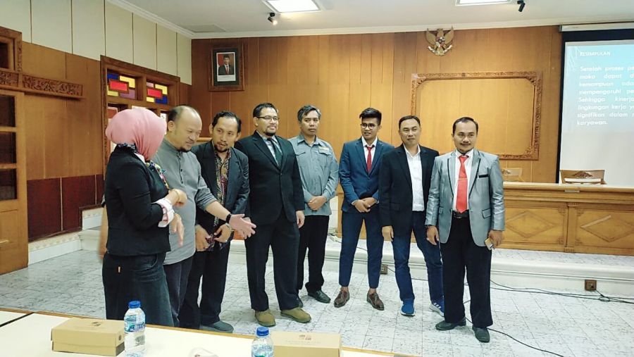 Mantan Penjual Cilok Raih Gelar Magister Dengan Nilai Cumlaude