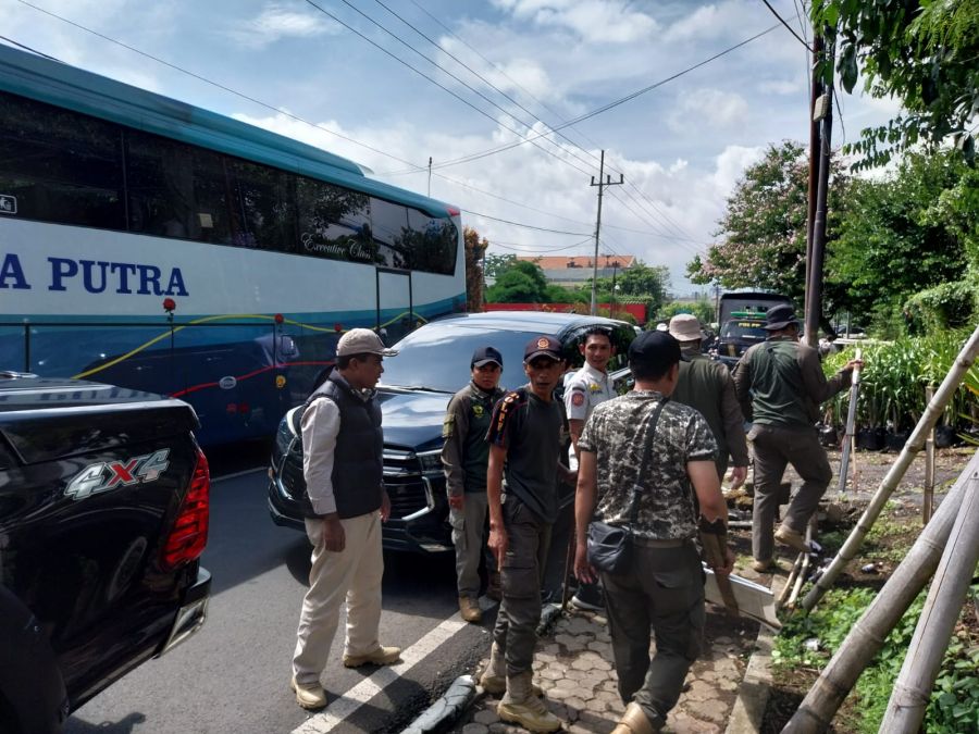 Masuk Masa Tenang Pemilu 2024, Alat Peraga Kampanye di Kota Wisata Batu Dibersihkan