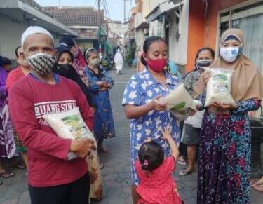 Masyarakat Isoman di Pakisaji Dapatkan Bantuan Paket Sehat Dari PKPOT
