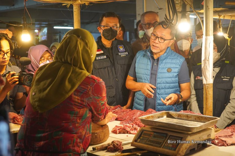 Mendag RI Zulhas Blusukan ke Pasar Kosambi Bandung