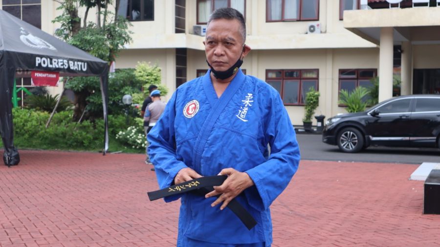 Mengenal Sosok Kasi Humas Polres Batu Yang Sederhana