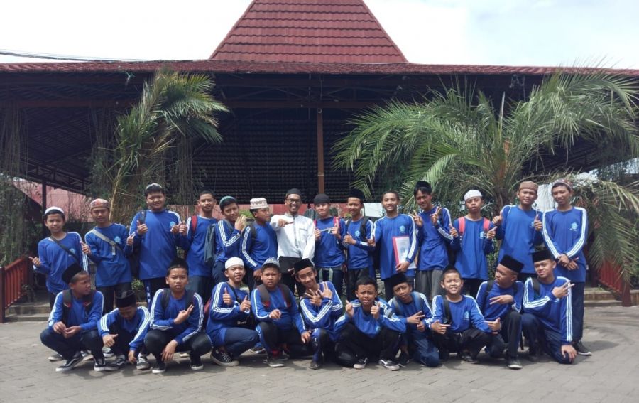 Muhammad Abdul Ramadhani, Siswa SMP IT ASY-SYADZILI Pakis Ucapkan Selamat Hari Guru Nasional 2022