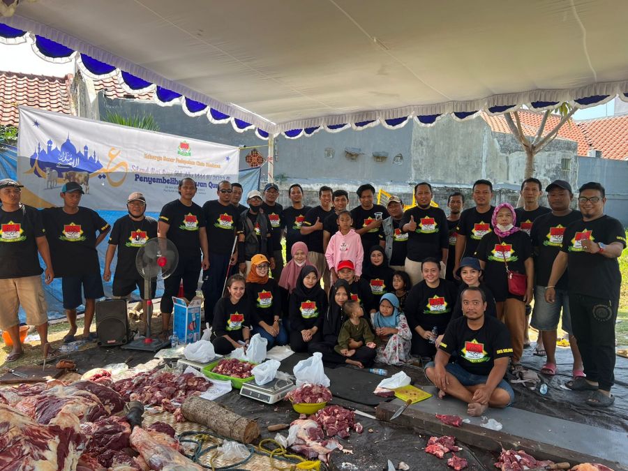 Padepokan Cinta Sholawat Bagikan Daging Kurban Kepada Duafah dan Yatim di Sidoarjo 