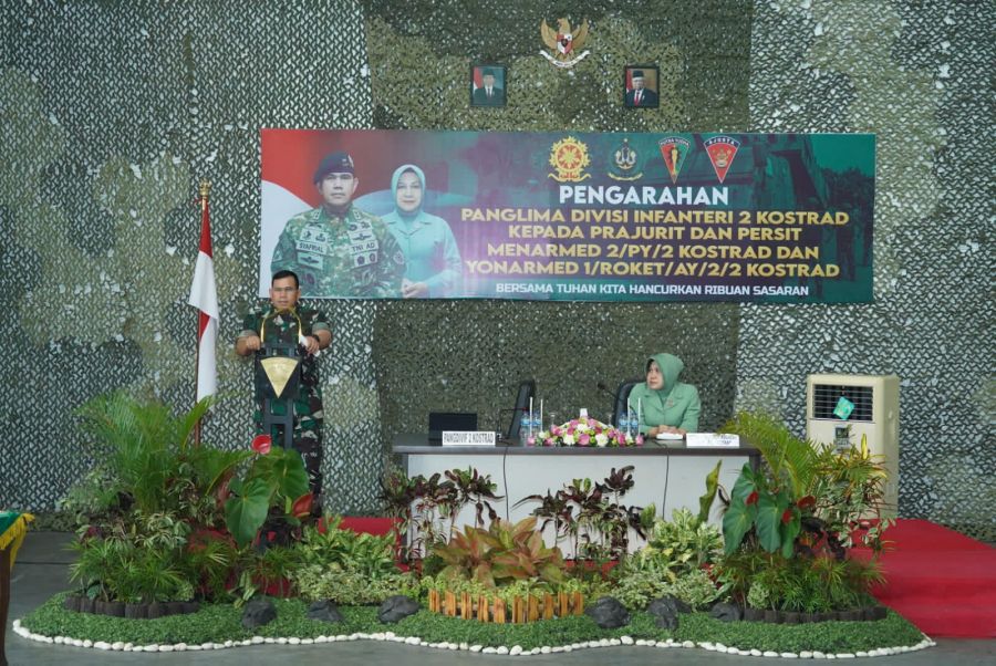 Pangdivif 2 Kostrad Beserta Rombongan Kunjungi Satuan Menarmed 2 dan Yonarmed 1/Roket Kostrad