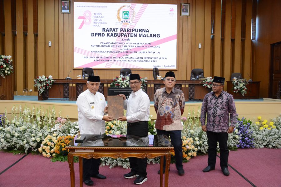Paripurna Agenda Penandatanganan Nota Kesepakatan Bupati Malang dan DPRD Kabupaten Malang