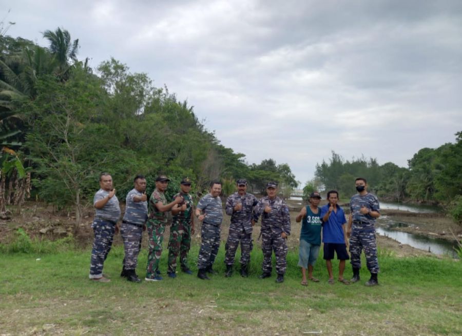 Paspotmar Lanal Malang, Mayor Laut (T) Hari Handoko dan Anggotanya Mengirim Bibit Mangrove