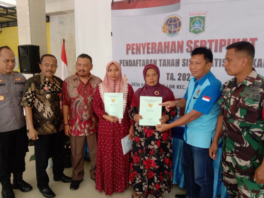 Pembagian Sertifikat PTSL di Desa Pandansari Lor, Kecamatan Jabung