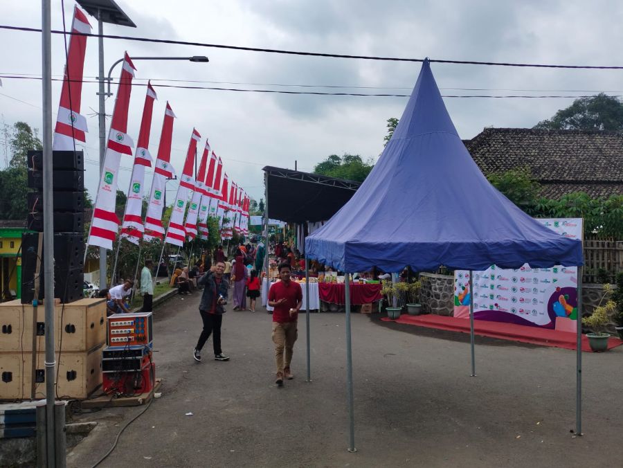 Pembukaan One Day Market Kec. Poncokusumo Oleh Ketua TP PKK Kabupaten Malang Hj. Zaidah Sanusi
