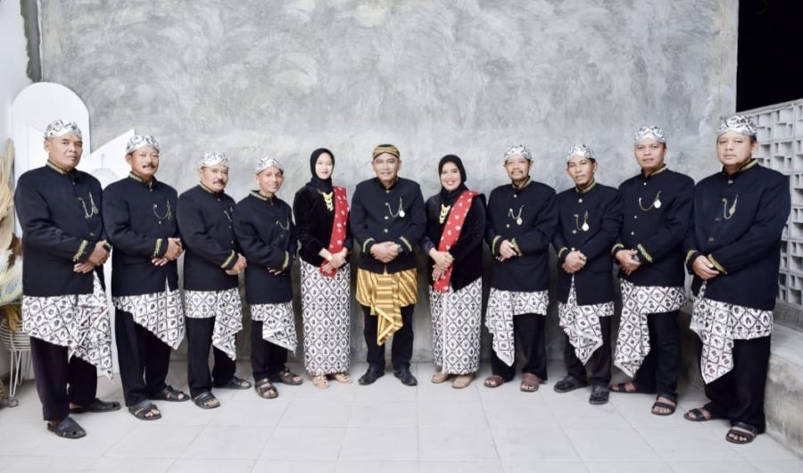 Pemerintah Desa Gedog Wetan Mengucapkan Selamat Menyambut Natal dan Tahun Baru 2025