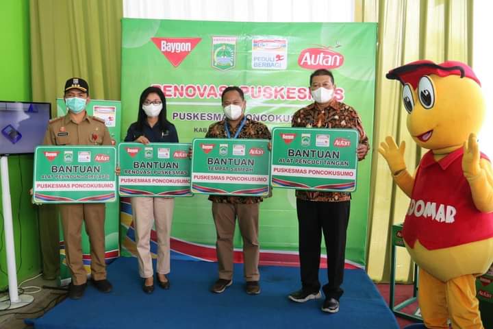 Penanganan Covid-19, Indomaret Salurkan Bantuan Renovasi Pustu di Poncokusumo