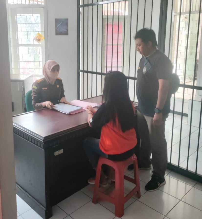 Penyerahan Tersangka dan Barang Bukti Penyalahgunaan Narkotika ke JPU Kejari Batu